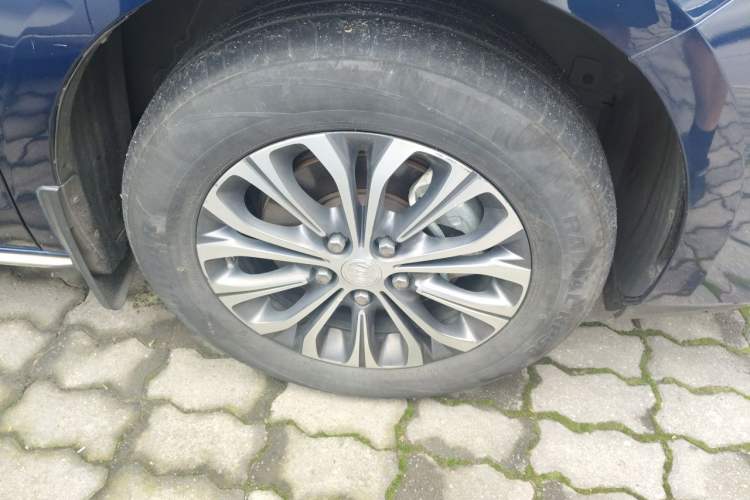 Used Buick GL8 2023 Land Executive Class Smart Enjoyment Model Right Front Wheel Hub