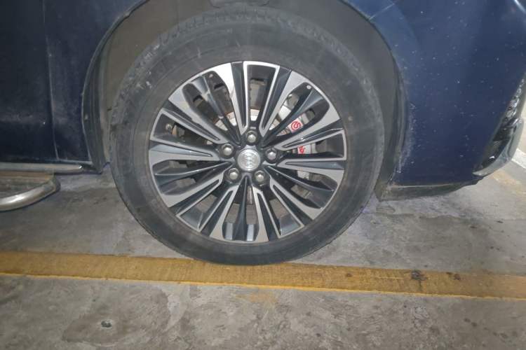 Used Buick GL8 2023 Land Executive Class 652T Luxury Model Right Front Wheel Hub
