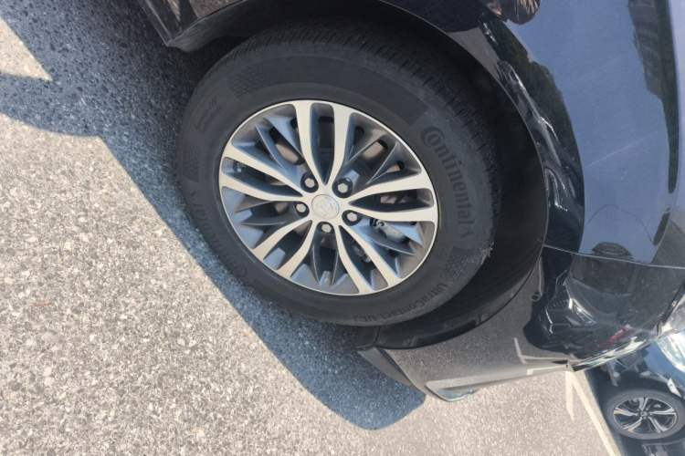 Used Buick GL8 2023 ES Lu Zun Deluxe Model Right Front Wheel Hub