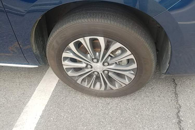 Used Buick GL8 2023 Land Executive Class 652T Luxury Model Right Front Wheel Hub