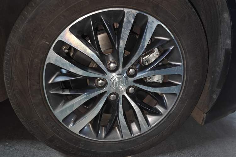 Used Buick GL8 2023 ES Lu Zun Deluxe Model Right Front Wheel Hub
