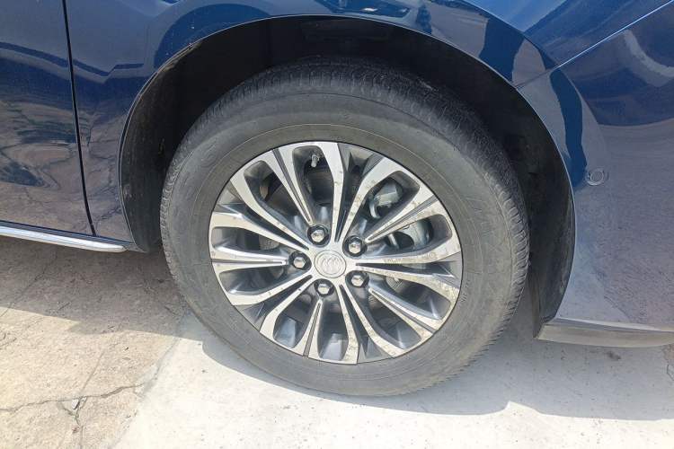 Used Buick GL8 2023 Land Business Class Smart Deluxe Model Right Front Wheel Hub