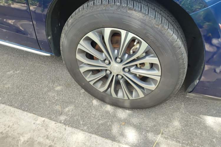 Used Buick GL8 2023 Land Executive Class 652T Smart Luxury Model Right Front Wheel Hub