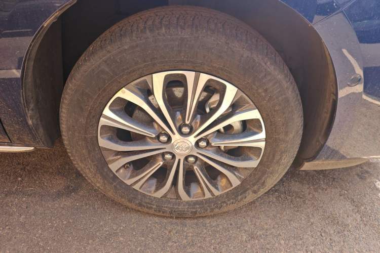 Used Buick GL8 2023 Land Executive Class Deluxe Model Right Front Wheel Hub