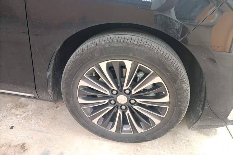Used Buick GL8 2023 ES Lu Zun Luxury Edition and Yue Version Right Front Wheel Hub
