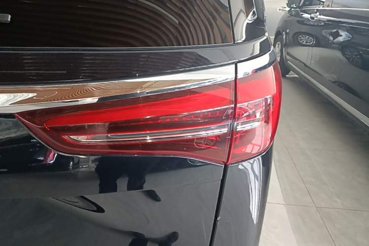 Used Buick GL8 2023 ES Lu Zun Smart Flagship Model Right Rear Taillight