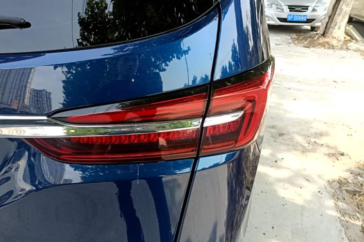 Used Buick GL8 2023 Land Executive Class 652T Luxury Model Right Rear Taillight