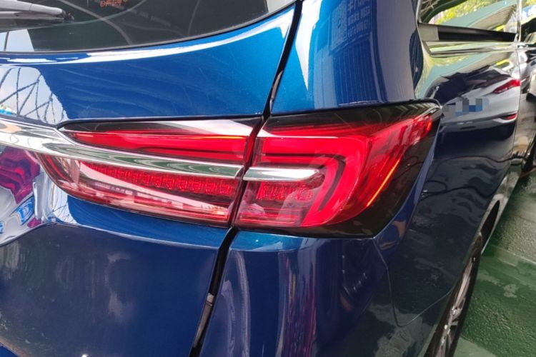 Used Buick GL8 2023 Land Executive Class Comfort Model Right Rear Taillight