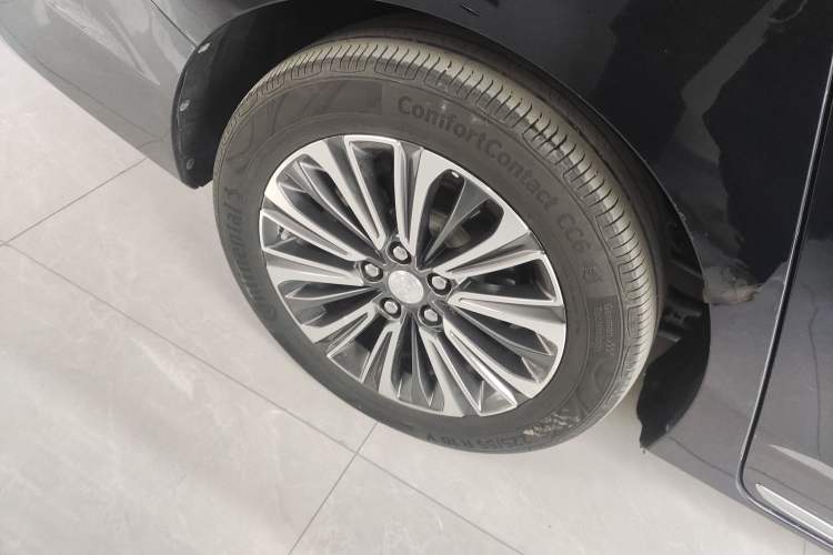 Used Buick GL8 2023 ES Lu Zun Flagship Model Right Rear Wheel Hub
