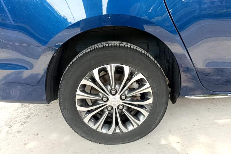 Used Buick GL8 2023 Land Executive Class 652T Luxury Model Right Rear Wheel Hub