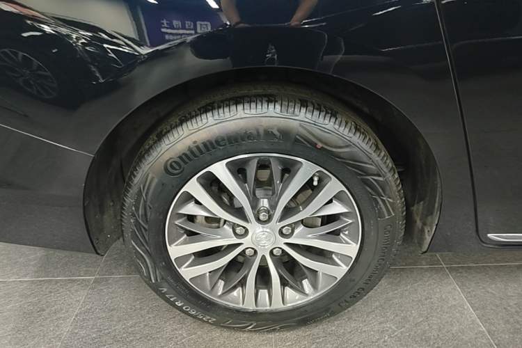 Used Buick GL8 2023 ES Lu Zun Deluxe Model Right Rear Wheel Hub