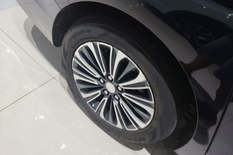 Used Buick GL8 2023 ES Lu Zun Luxury Model Right Rear Wheel Hub