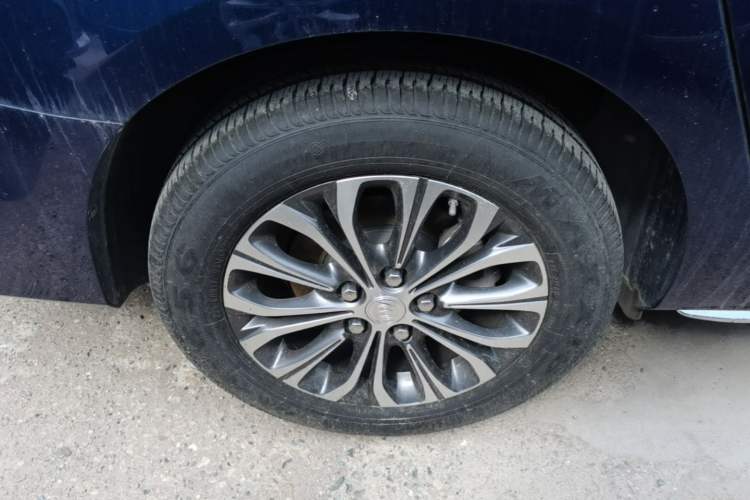 Used Buick GL8 2023 Land Executive Class Deluxe Model Right Rear Wheel Hub