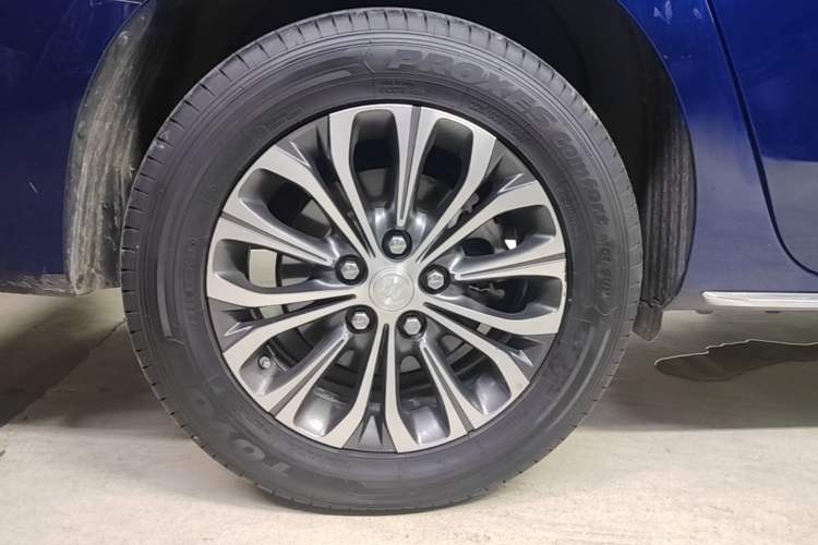 Used Buick GL8 2023 Land Executive Class 652T Luxury Model Right Rear Wheel Hub