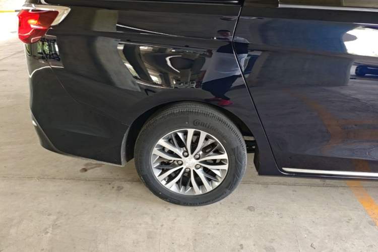 Used Buick GL8 2023 ES Lu Zun Comfort Model Right Rear Wheel Hub