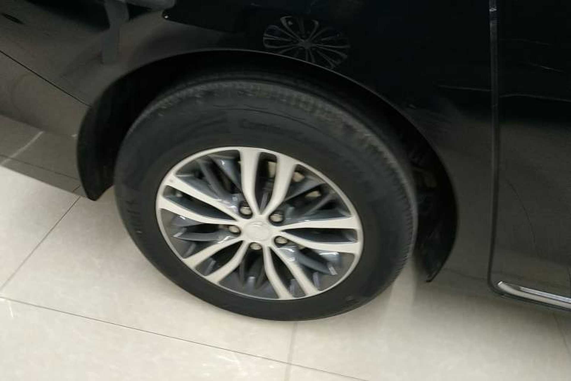 Used Buick GL8 2023 ES Lu Zun Comfort Model Right Rear Wheel Hub