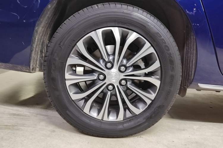 Used Buick GL8 2023 Land Executive Class 652T Luxury Model Right Rear Wheel Hub