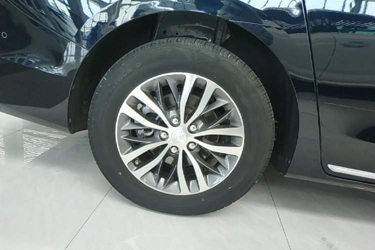 Used Buick GL8 2023 ES Lu Zun Deluxe and Yue Edition Right Rear Wheel Hub