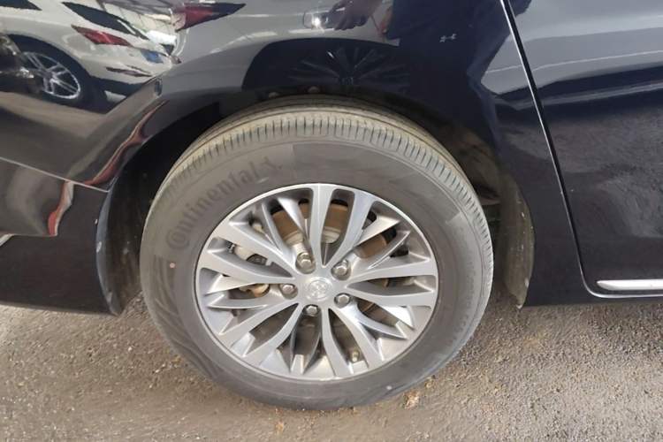 Used Buick GL8 2023 ES Lu Zun Comfort Model Right Rear Wheel Hub