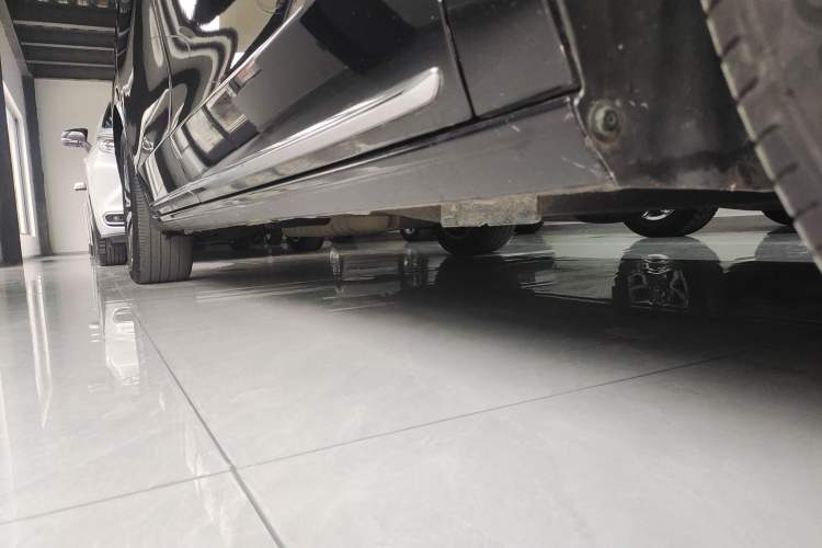 Used Buick GL8 2023 ES Lu Zun Flagship Model Right Side Sill