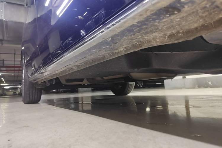 Used Buick GL8 2023 Land Executive Class 652T Luxury Model Right Side Sill