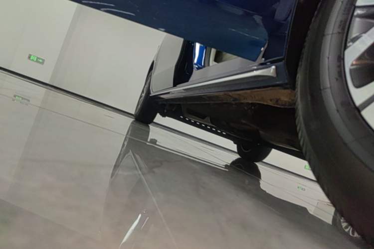 Used Buick GL8 2023 Land Executive Class Deluxe Model Right Side Sill