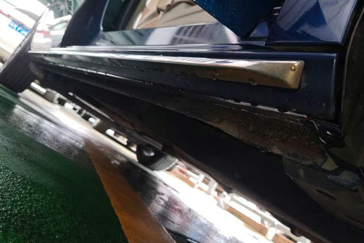 Used Buick GL8 2023 Land Executive Class Comfort Model Right Side Sill