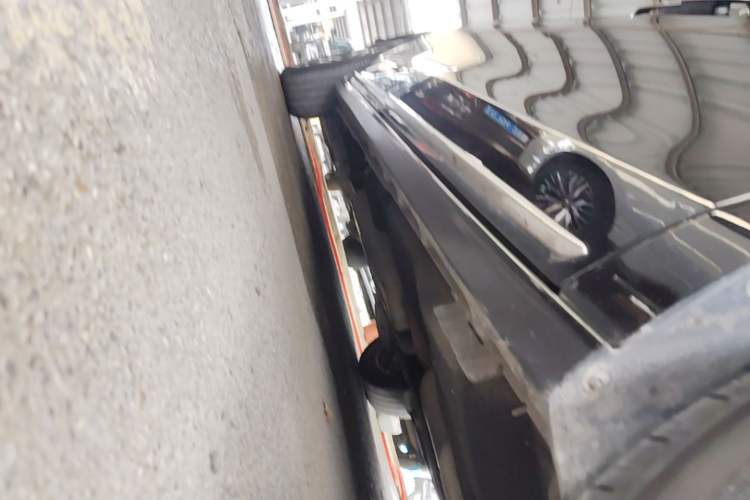 Used Buick GL8 2023 ES Lu Zun Comfort Model Right Side Sill