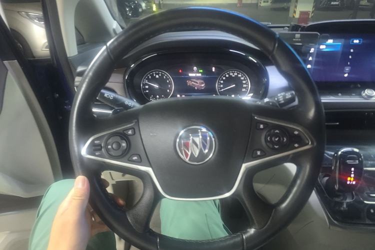 Used Buick GL8 2023 Land Executive Class 652T Luxury Model Steering Wheel