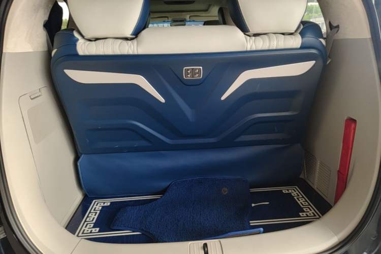 Used Buick GL8 2023 ES Lu Zun Comfort Model Trunk