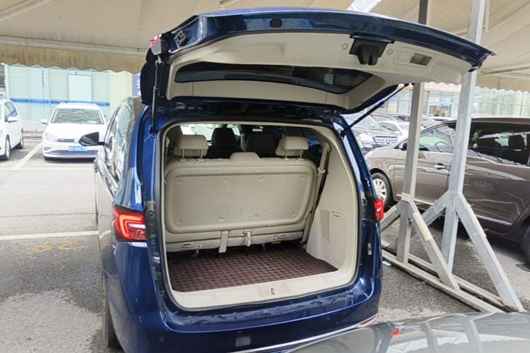 Used Buick GL8 2023 Land Executive Class 652T Luxury Model Trunk