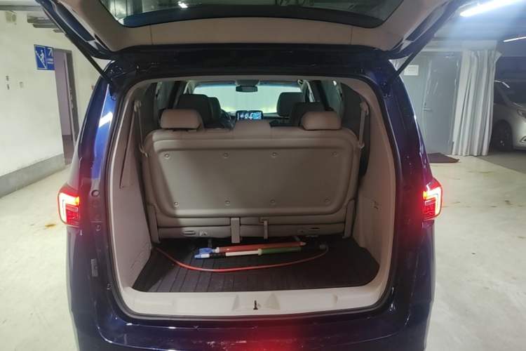 Used Buick GL8 2023 Land Executive Class 652T Luxury Model Trunk
