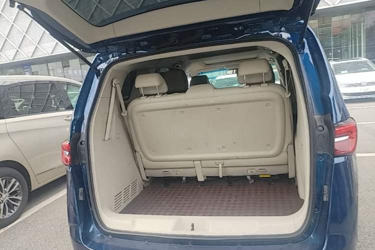 Used Buick GL8 2023 Land Executive Class 652T Luxury Model Trunk