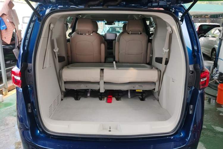 Used Buick GL8 2023 Land Executive Class Comfort Model Trunk