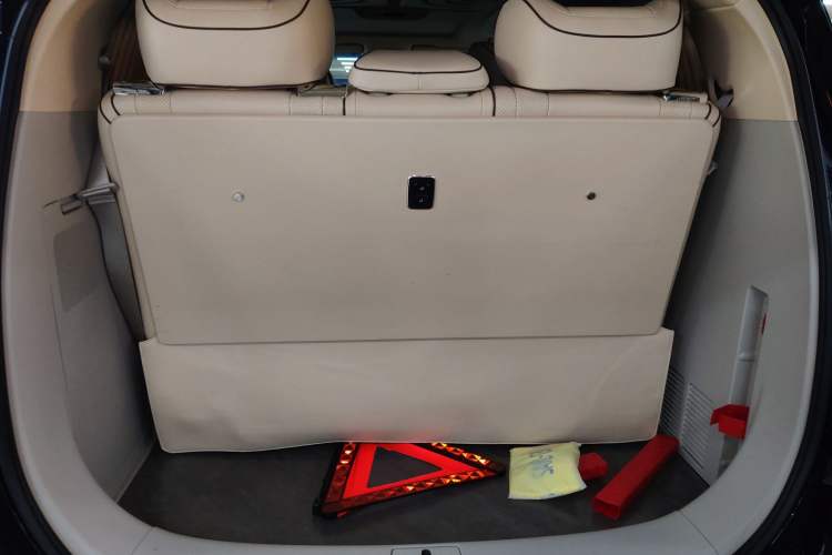 Used Buick GL8 2023 ES Lu Zun Comfort Model Trunk