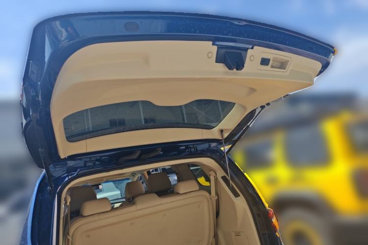 Used Buick GL8 2023 Land Executive Class Deluxe Model Trunk