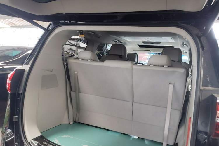 Used Buick GL8 2023 ES Lu Zun Comfort Model Trunk