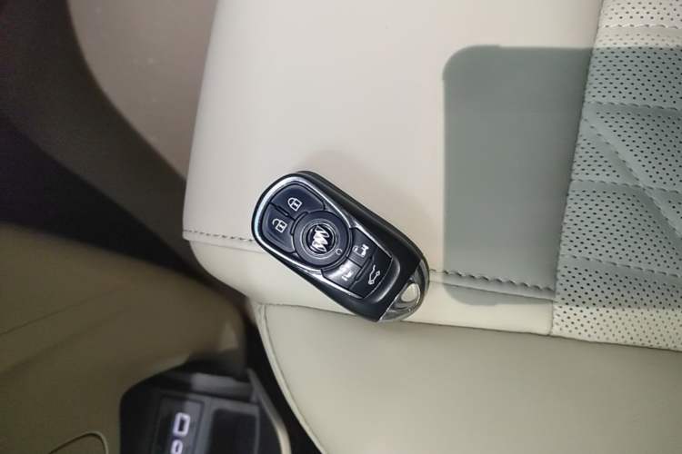 Used Buick GL8 2023 ES Lu Zun Luxury Model Vehicle Key