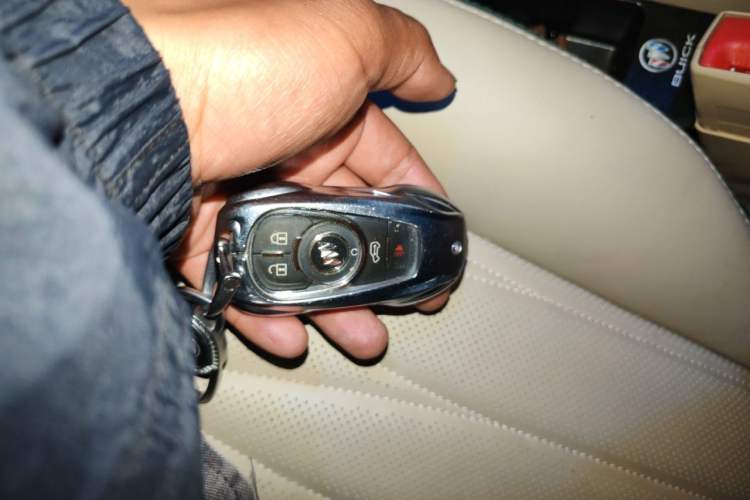 Used Buick GL8 2023 Land Executive Class 652T Luxury Model Vehicle Key