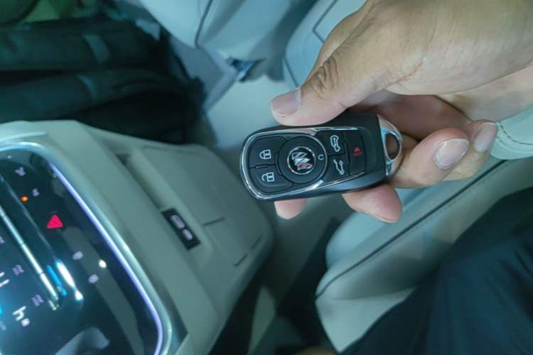Used Buick GL8 2023 Land Executive Class Deluxe Model Vehicle Key