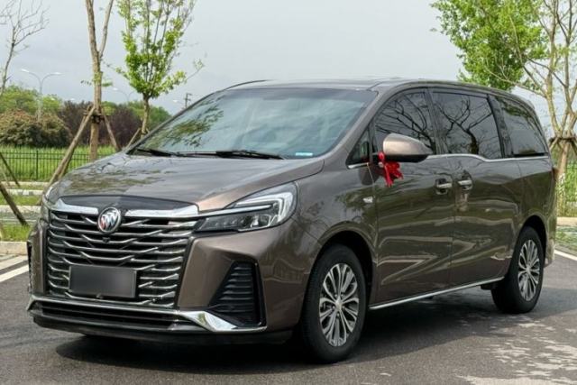Used Buick GL8 2023 Facelifted Land Cruiser Executive Luxury Version