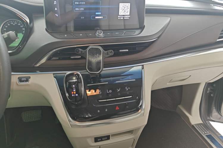 Used Buick GL8 2023 Land Executive Class Smart Enjoyment Model Audio And AC Panel