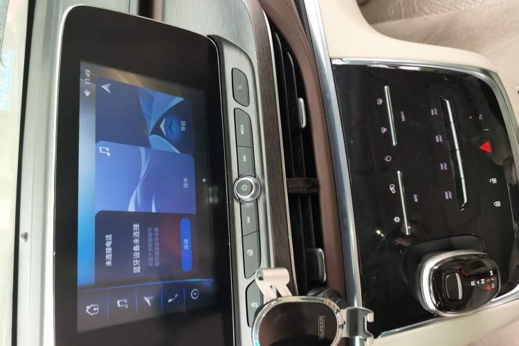Used Buick GL8 2023 Land Executive Class Comfort Model Audio And AC Panel