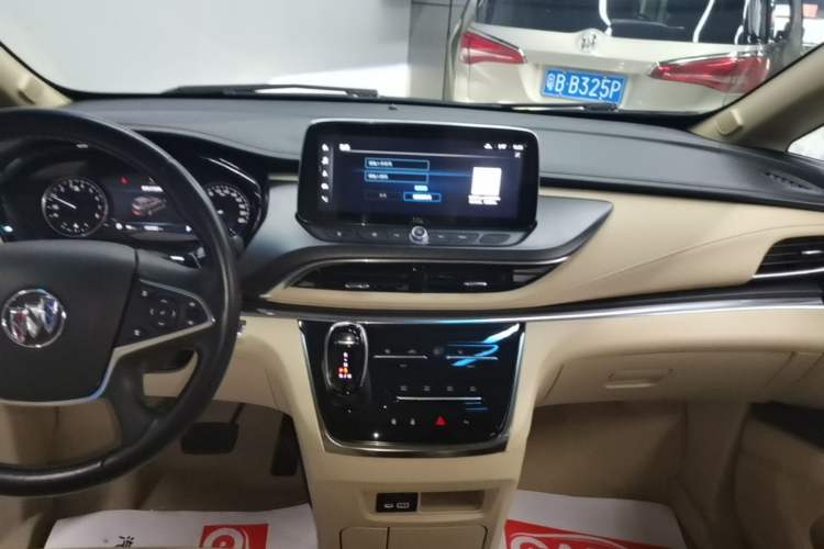 Used Buick GL8 2023 Facelifted Land Cruiser Executive Luxury Version Audio And AC Panel