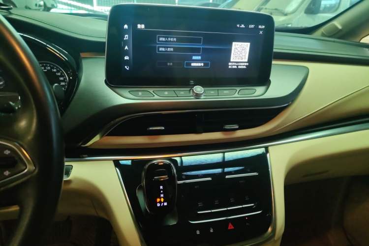 Used Buick GL8 2023 Facelifted Land Cruiser Executive Luxury Version Audio And AC Panel