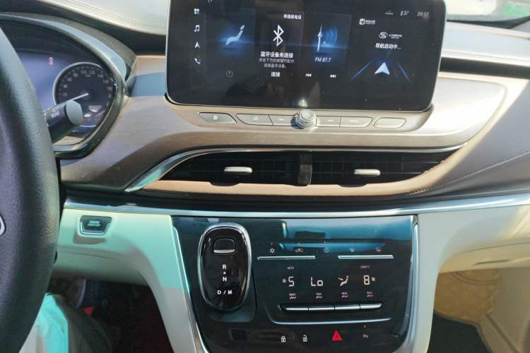 Used Buick GL8 2023 Land Executive Class Smart Enjoyment Model Audio And AC Panel