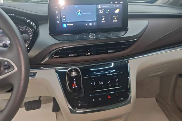 Used Buick GL8 2023 Land Executive Class Smart Enjoyment Model Audio And AC Panel