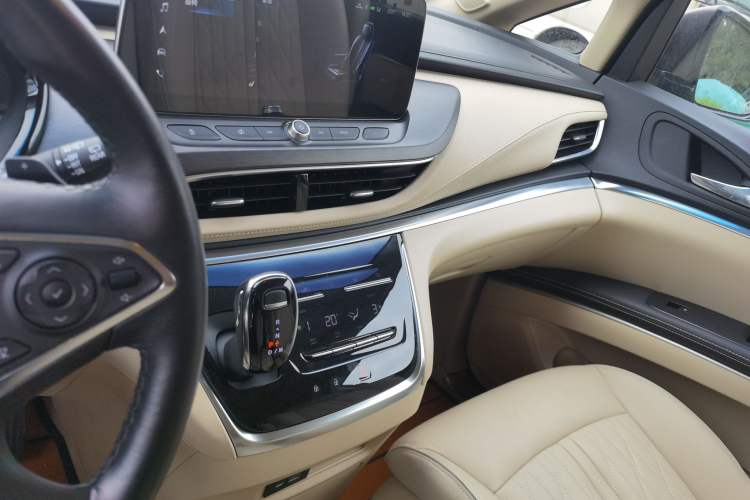 Used Buick GL8 2023 Land Executive Class 652T Luxury Model Audio And AC Panel