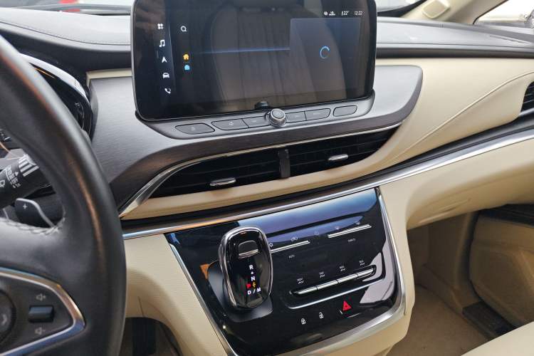 Used Buick GL8 2023 Facelifted Land Cruiser Executive Luxury Version Audio And AC Panel