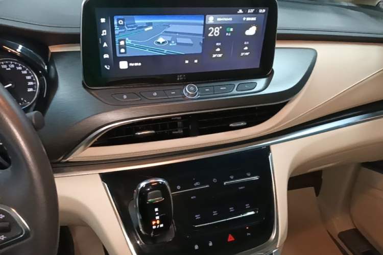 Used Buick GL8 2023 Facelifted Land Cruiser Executive Luxury Version Audio And AC Panel